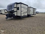 Call now about this 2022 Rockwood Signature Ultra 8336BH! 2022 Rockwood Signature Ultra 8336BH - Used Travel Trailer For Sale by Pop RVs in Edinburgh, Indiana features Slideout