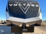Call now about this 2021 Dutchmen Voltage 4225! 2021 Dutchmen Voltage 4225 - Used Toy Hauler For Sale by Pop RVs in Garden City, Kansas features Air Conditioning, Generator, Slideout
