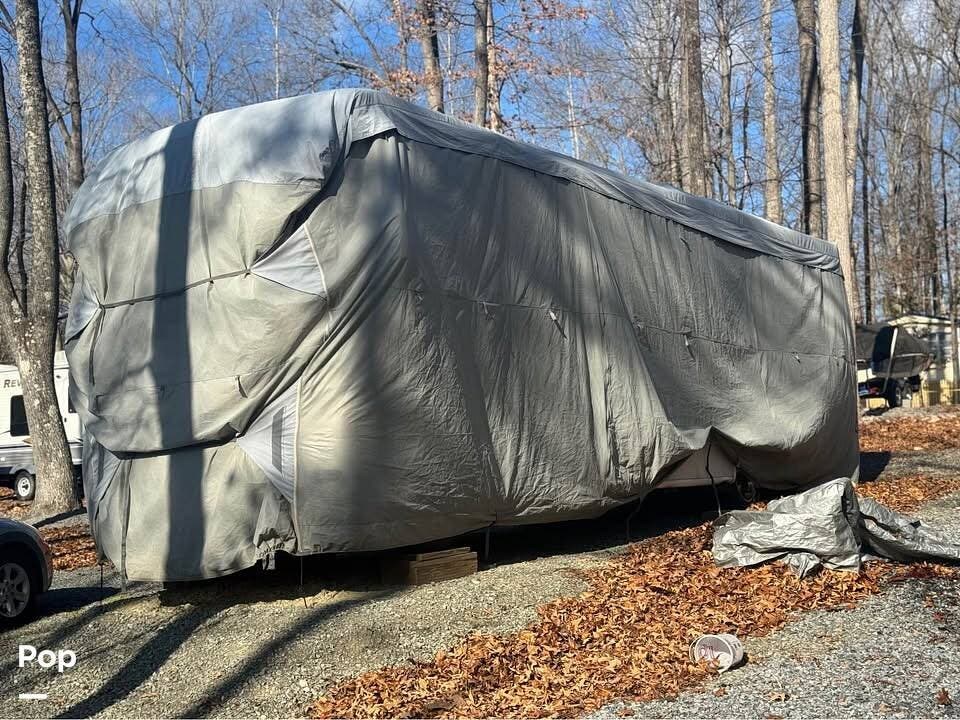 Call now about this 2011 Thor Motor Coach Windsport 31D! 2011 Thor Motor Coach Windsport 31D - Used Class A For Sale by Pop RVs in Front Royal, Virginia features Air Conditioning, Generator, Awning, Slideout, Leveling Jacks