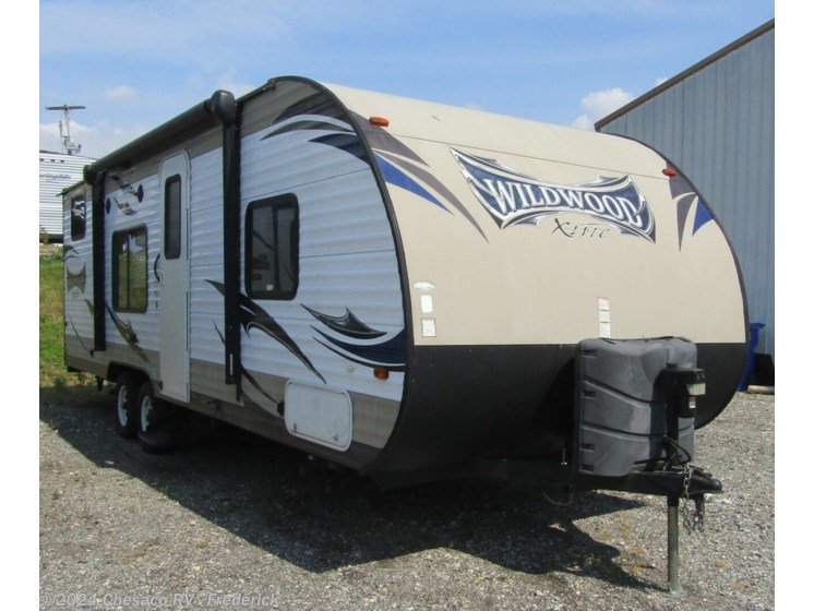 Used 2015 Forest River Wildwood X-Lite 261BH available in Frederick, Maryland