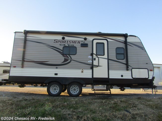 2017 K-Z Sportsmen 201RBLE - Used Travel Trailer For Sale by Chesaco RV in Frederick, Maryland