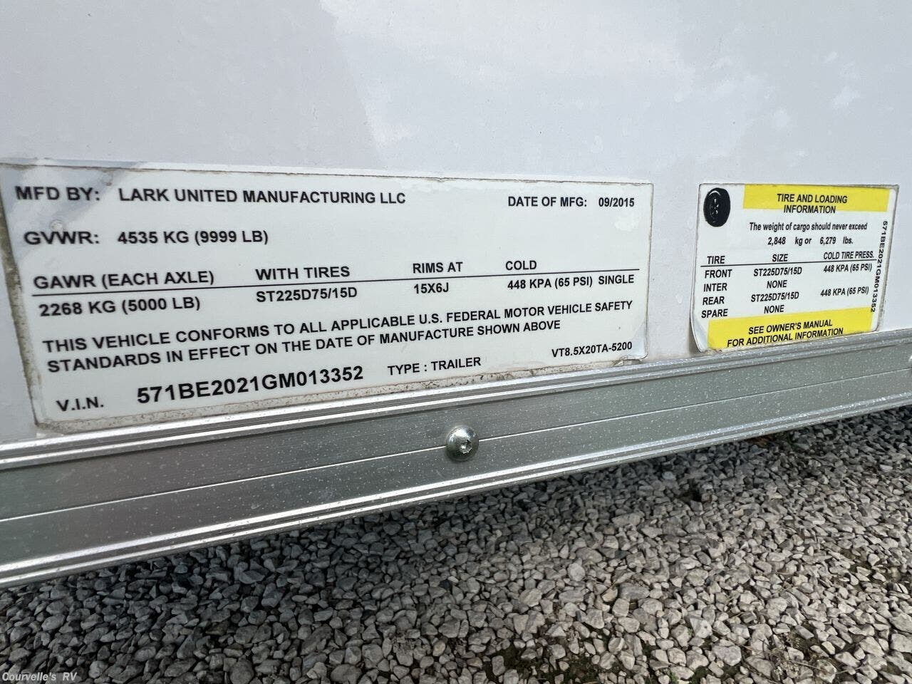 Contact us now about this 2016 Custom-Fab V-Nose custom 22ft.! 2016 V-Nose custom 22ft. by Custom-Fab from Courvelle's RV in Opelousas, Louisiana