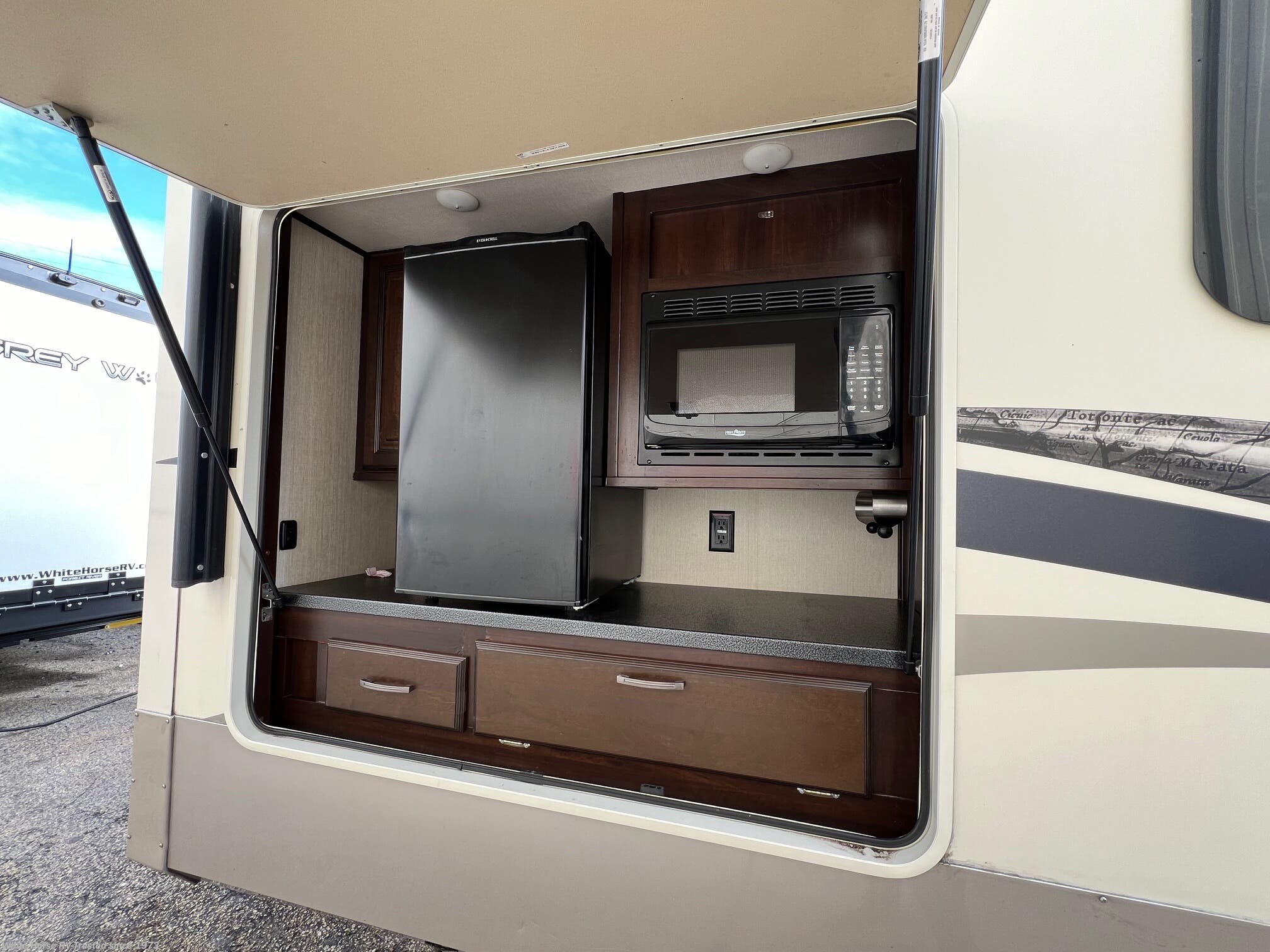 Contact us now about this 2019 Palomino Columbus 366RL Rear Living Triple Slide, Island Kitchen! 2019 Columbus 366RL Rear Living Triple Slide, Island Kitchen by Palomino from White Horse RV Center in Williamstown, New Jersey