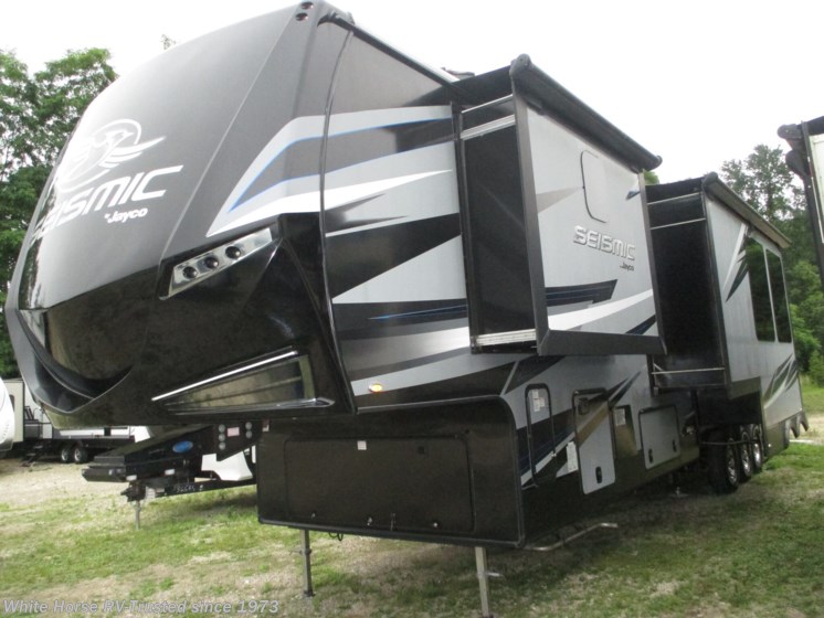 Email now about this 2018 Jayco Seismic 4113 Double Slide, Side Patio, 12' 6" Rear Cargo! Used 2018 Jayco Seismic 4113 Double Slide, Side Patio, 12' 6" Rear Cargo available in Williamstown, New Jersey