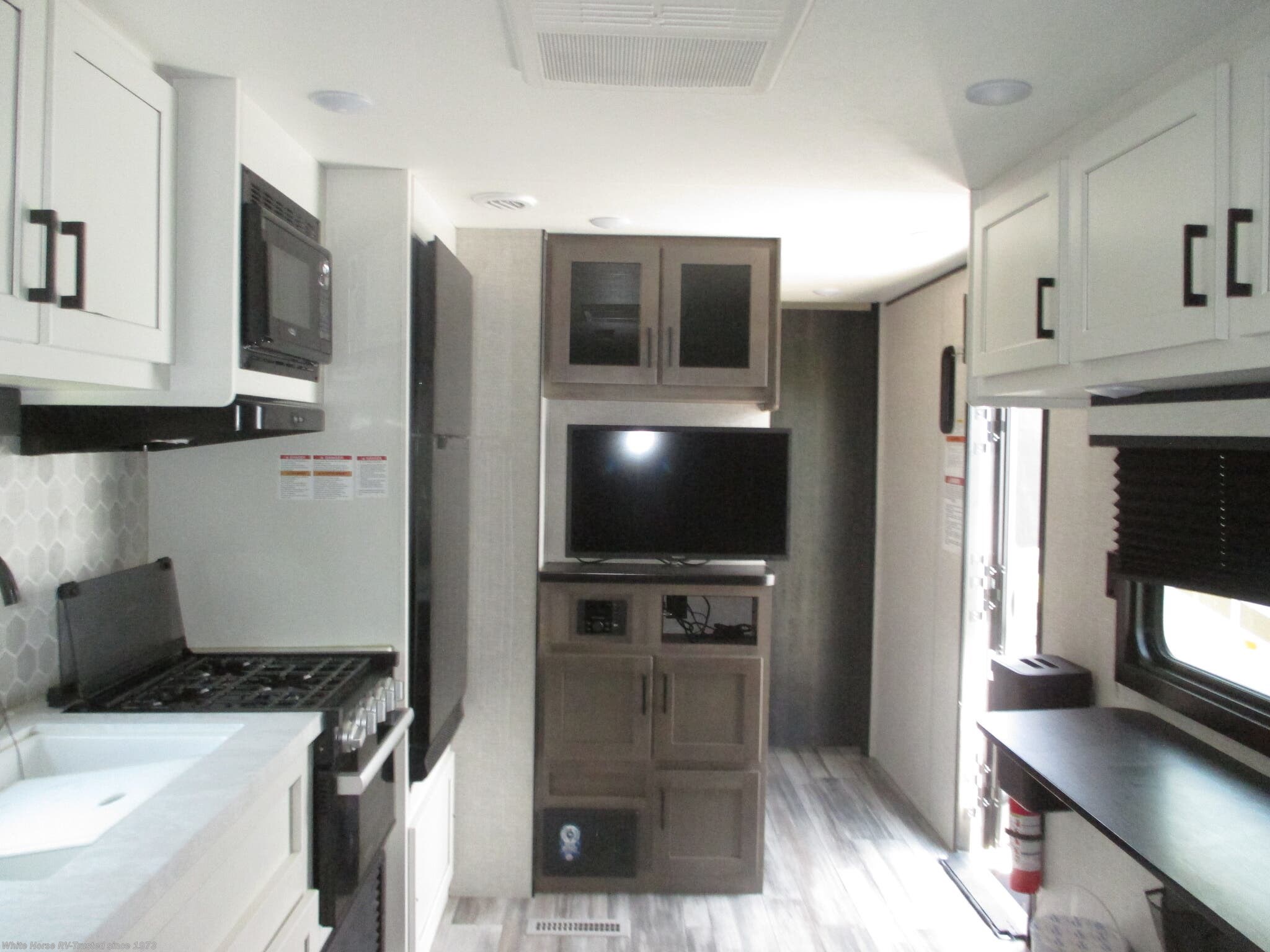 Used 2024 Jayco Jay Flight 265TH Rear 5' 11" Cargo Area (13' 10" thru Galley) available in Williamstown, New Jersey