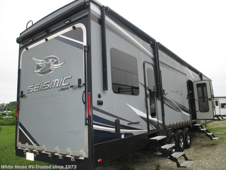 Email now about this 2018 Jayco Seismic 4113 Double Slide, Side Patio, 12' 6" Rear Cargo! Used 2018 Jayco Seismic 4113 Double Slide, Side Patio, 12' 6" Rear Cargo available in Williamstown, New Jersey