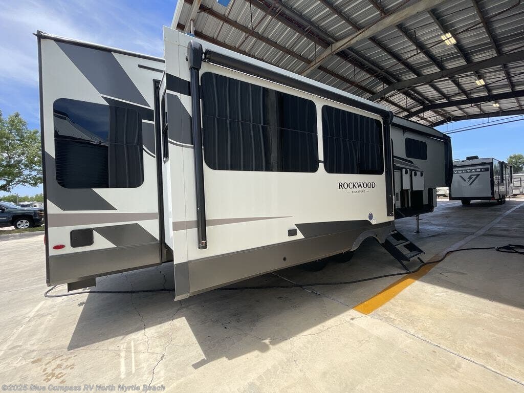 Contact us now about this 2026 Forest River Rockwood Signature 401SFB! 2026 Rockwood Signature 401SFB by Forest River from Blue Compass RV North Myrtle Beach in Longs, South Carolina