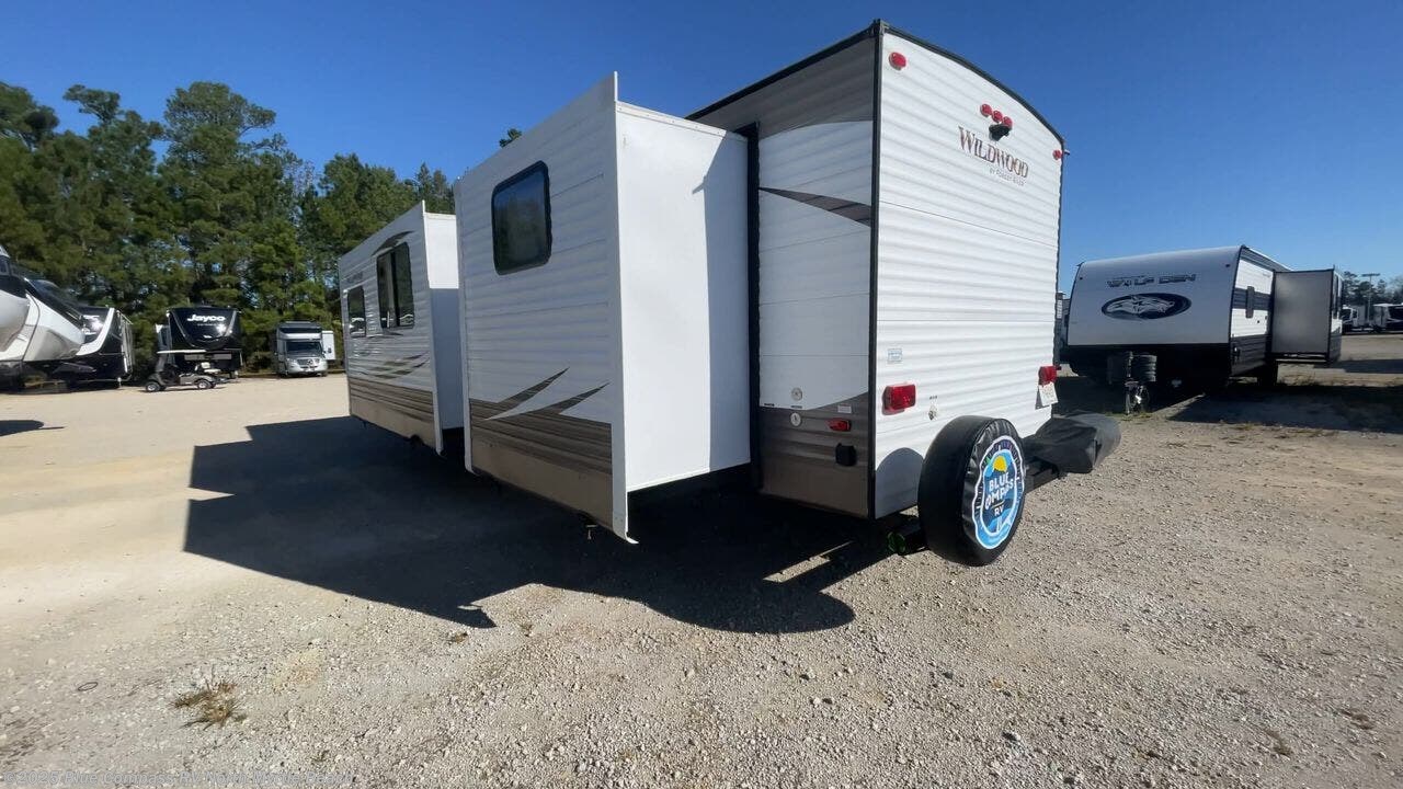 Contact us now about this 2017 Forest River Wildwood 31KQBTS! 2017 Wildwood 31KQBTS by Forest River from Blue Compass RV North Myrtle Beach in Longs, South Carolina