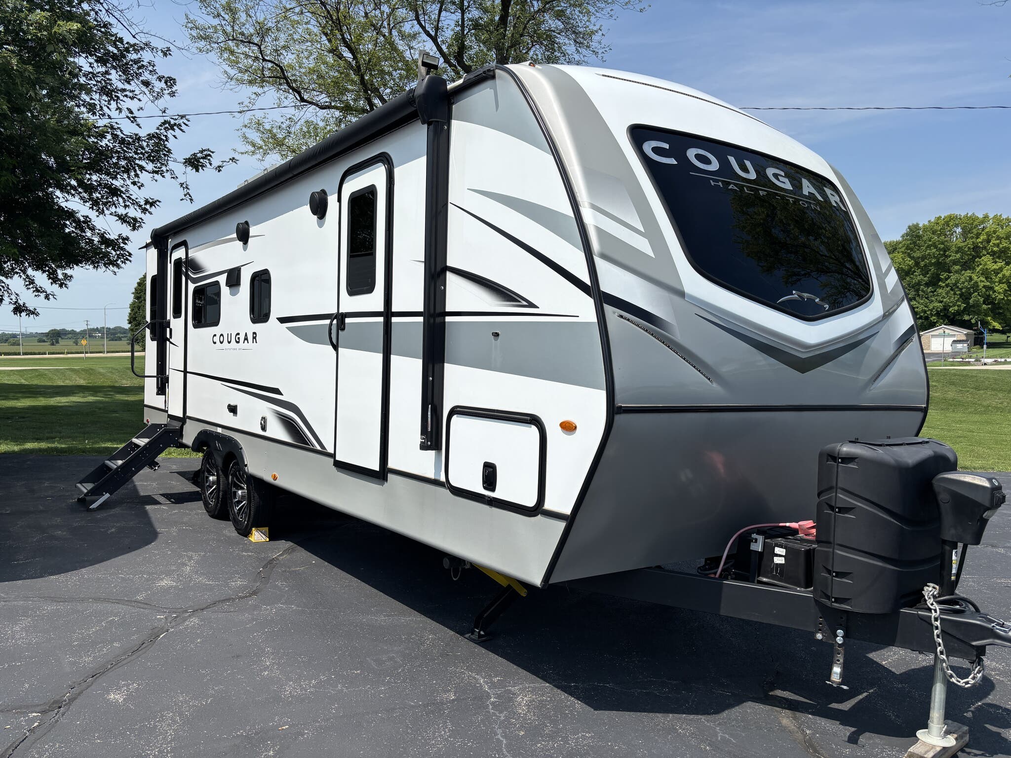 Email now about this 2023 Keystone Cougar Half-Ton 25RDSWE! Used 2023 Keystone Cougar Half-Ton 25RDSWE available in Rockford, Illinois