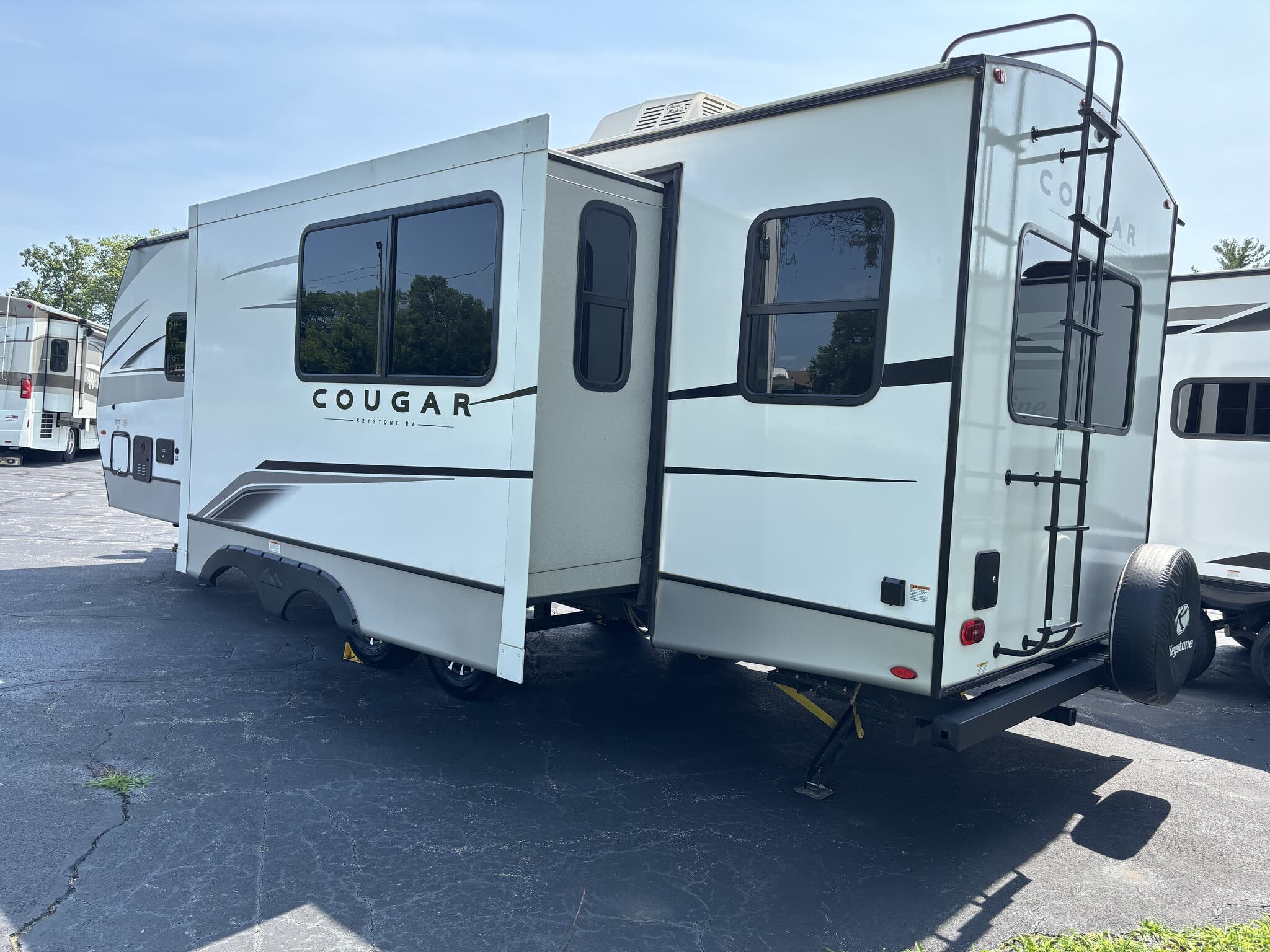 Used 2023 Keystone Cougar Half-Ton 25RDSWE available in Rockford, Illinois