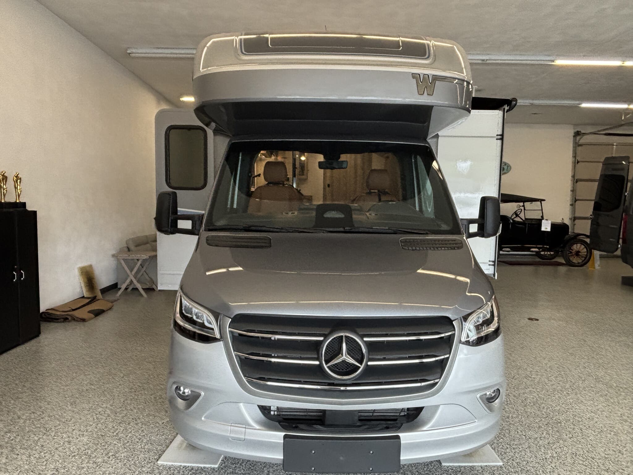 Call now about this 2026 Winnebago View 24D RWD! 2026 Winnebago View 24D RWD - New Class C For Sale by Winnebago Motor Homes in Rockford, Illinois features Ladder, Convection Microwave, Queen Bed, Converter, Furnace