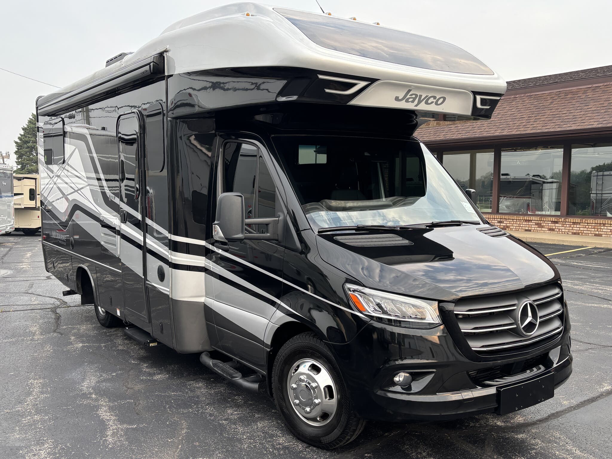 Contact us now about this 2022 Jayco Melbourne Prestige 24NP! 2022 Melbourne Prestige 24NP by Jayco from Winnebago Motor Homes in Rockford, Illinois