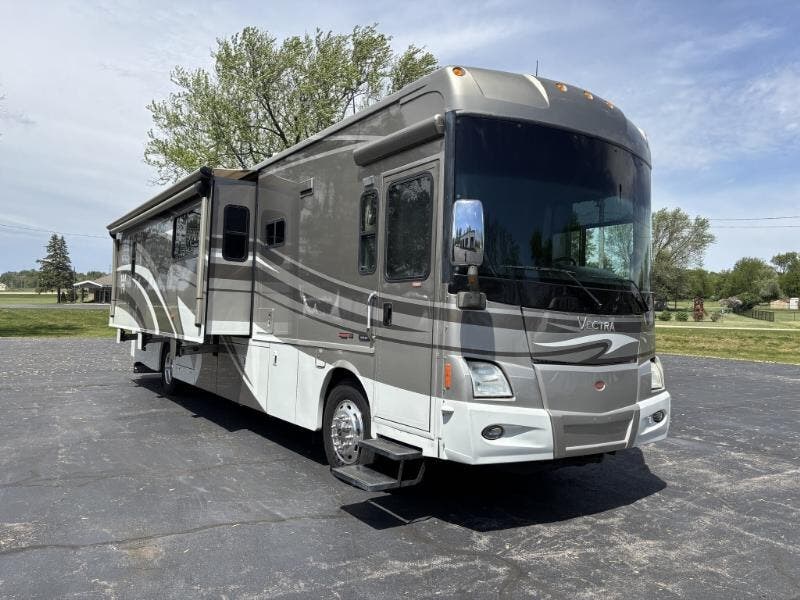 Email now about this 2009 Winnebago Vectra 40TD! Used 2009 Winnebago Vectra 40TD available in Rockford, Illinois