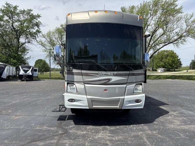 Call now about this 2009 Winnebago Vectra 40TD! 2009 Winnebago Vectra 40TD - Used Class A For Sale by Winnebago Motor Homes in Rockford, Illinois