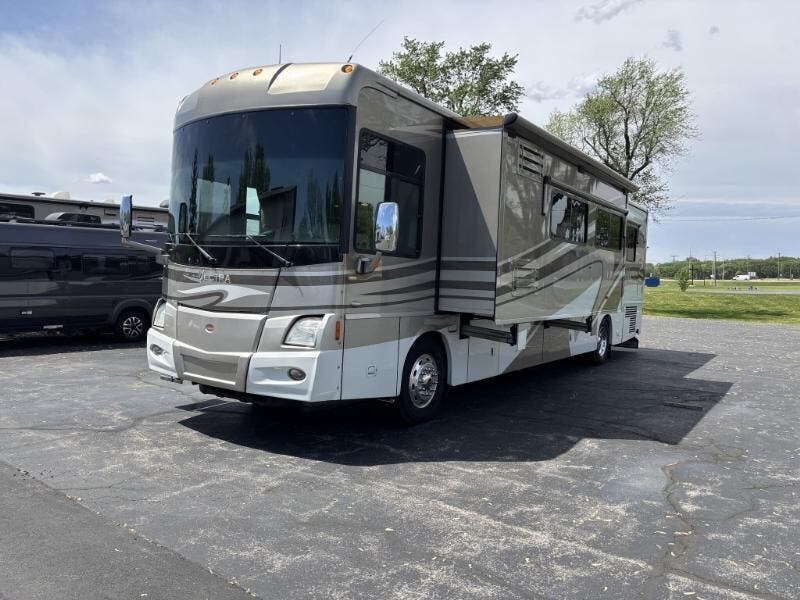 Contact us now about this 2009 Winnebago Vectra 40TD! 2009 Vectra 40TD by Winnebago from Winnebago Motor Homes in Rockford, Illinois