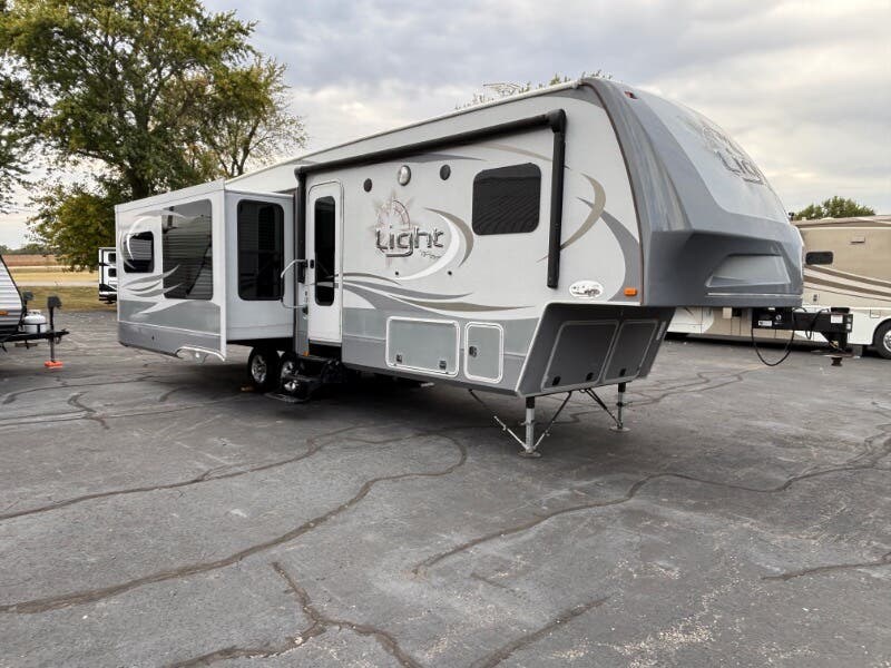 Email now about this 2017 Highland Ridge Open Range Light 319RLS! Used 2017 Highland Ridge Open Range Light 319RLS available in Rockford, Illinois