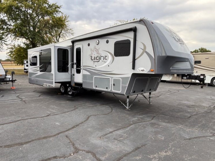 Email now about this 2017 Highland Ridge Open Range Light 319RLS! Used 2017 Highland Ridge Open Range Light 319RLS available in Rockford, Illinois
