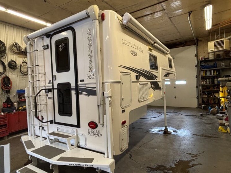Email now about this 2021 Northern Lite Limited Edition 9 6 LE WET BATH! Used 2021 Northern Lite Limited Edition 9 6 LE WET BATH available in Rockford, Illinois