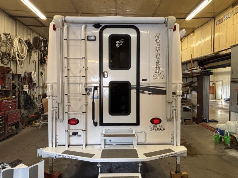 Call now about this 2021 Northern Lite Limited Edition 9 6 LE WET BATH! 2021 Northern Lite Limited Edition 9 6 LE WET BATH - Used Truck Camper For Sale by Winnebago Motor Homes in Rockford, Illinois