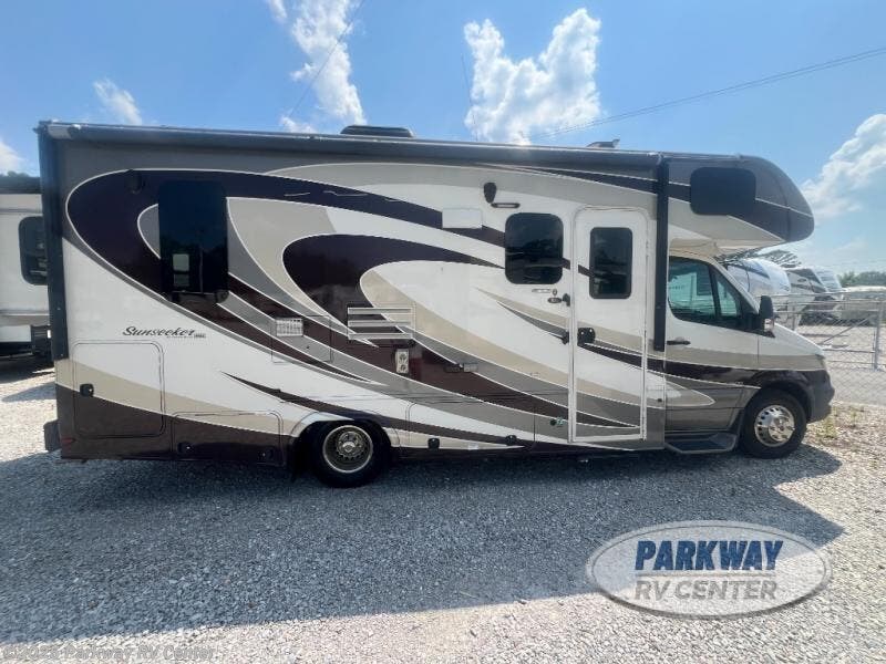 Contact us now about this 2017 Forest River Sunseeker MBS 2400R! 2017 Sunseeker MBS 2400R by Forest River from Parkway RV Center in Ringgold, Georgia