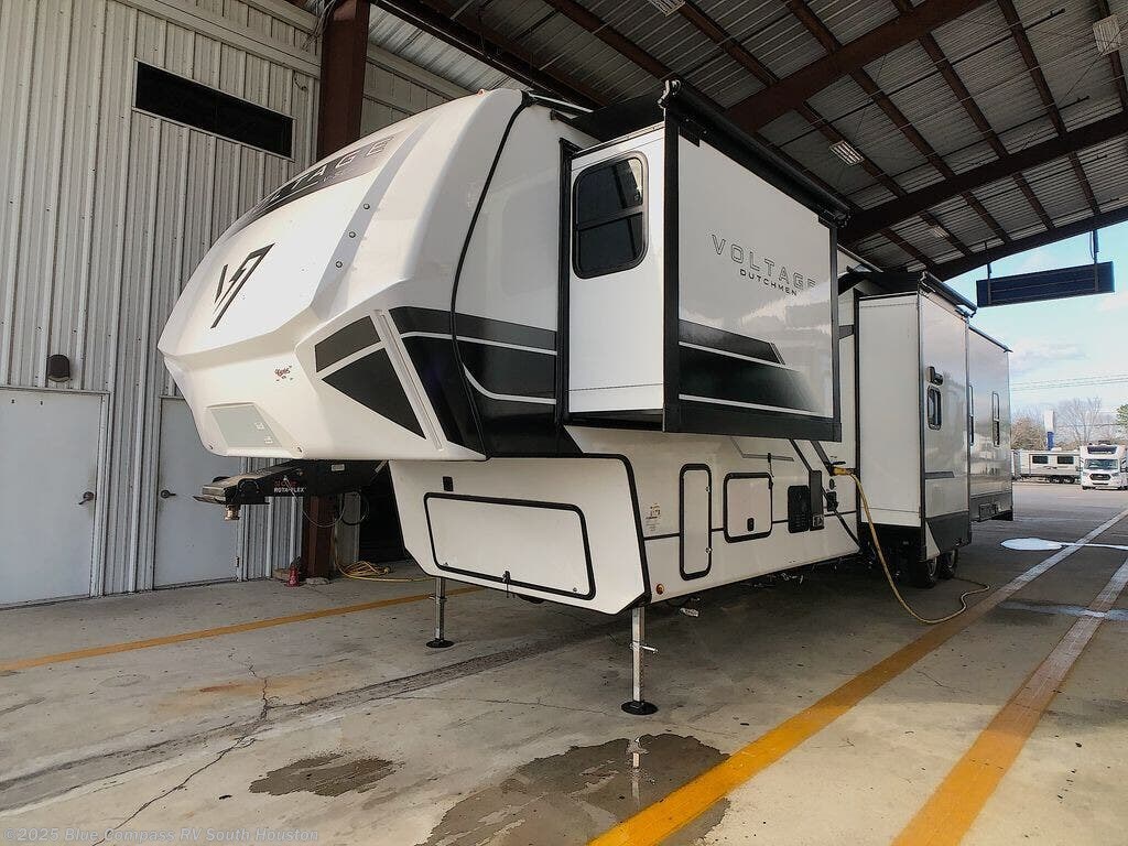 Contact us now about this 2026 Dutchmen Voltage V-Series 3850! 2026 Voltage V-Series 3850 by Dutchmen from Blue Compass RV South Houston in Alvin, Texas