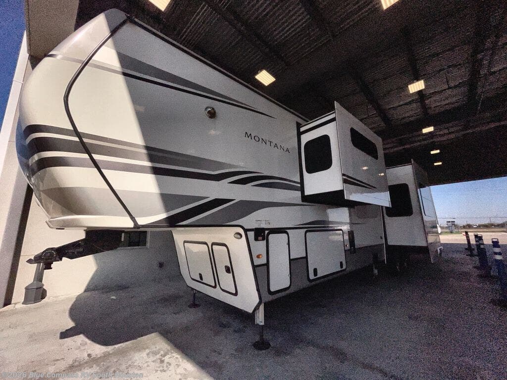 Contact us now about this 2023 Keystone Montana 3901RK! 2023 Montana 3901RK by Keystone from Blue Compass RV South Houston in Alvin, Texas