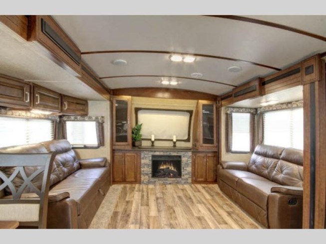 2017 Outback 333FE by Keystone from RV Dynasty in Bunker Hill, Indiana