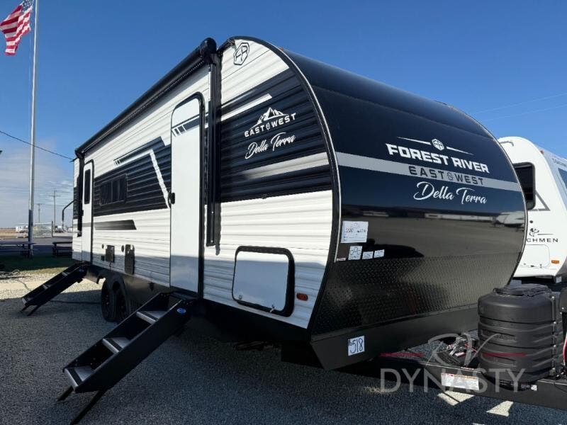 Email now about this 2026 East to West Della Terra 251RD! New 2026 East to West Della Terra 251RD available in Bunker Hill, Indiana