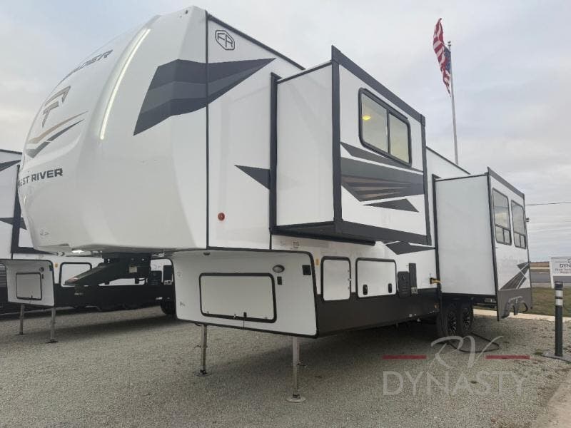 Contact us now about this 2026 Prime Time Crusader KING33! 2026 Crusader KING33 by Prime Time from RV Dynasty in Bunker Hill, Indiana