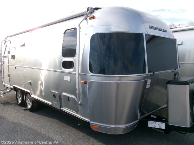 Email now about this 2025 Airstream Flying Cloud 25FB! New 2025 Airstream Flying Cloud 25FB available in Duncansville, Pennsylvania