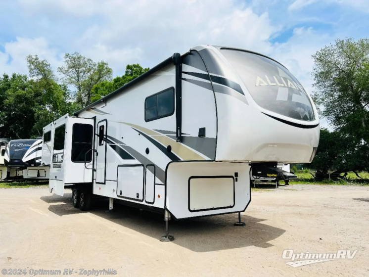 Used 2021 Skyline Alliance Paradigm 365RD available in Zephyrhills, Florida