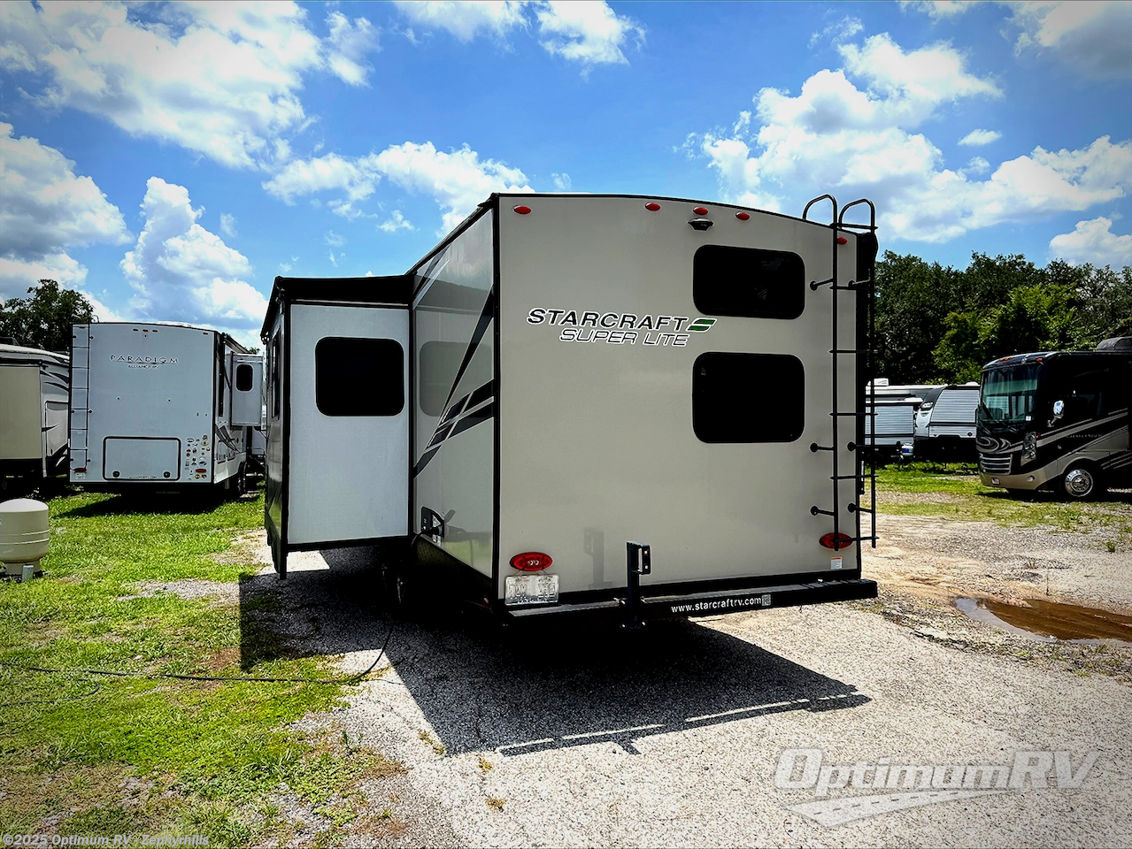 Call now about this 2022 Starcraft Super Lite 241BH! 2022 Starcraft Super Lite 241BH - Used Travel Trailer For Sale by Optimum RV - Zephyrhills in Zephyrhills, Florida features Slideout, Awning