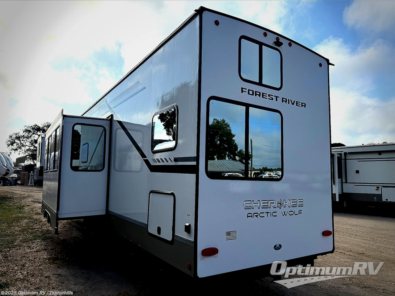 Contact us now about this 2025 Forest River Cherokee Arctic Wolf Suite 3750SUITE! 2025 Cherokee Arctic Wolf Suite 3750SUITE by Forest River from Optimum RV - Zephyrhills in Zephyrhills, Florida