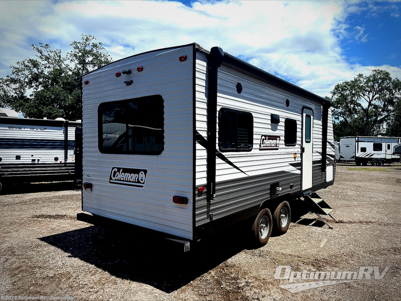 Call now about this 2020 Dutchmen Coleman Lantern LT Series 202RD! 2020 Dutchmen Coleman Lantern LT Series 202RD - Used Travel Trailer For Sale by Optimum RV - Zephyrhills in Zephyrhills, Florida features Awning