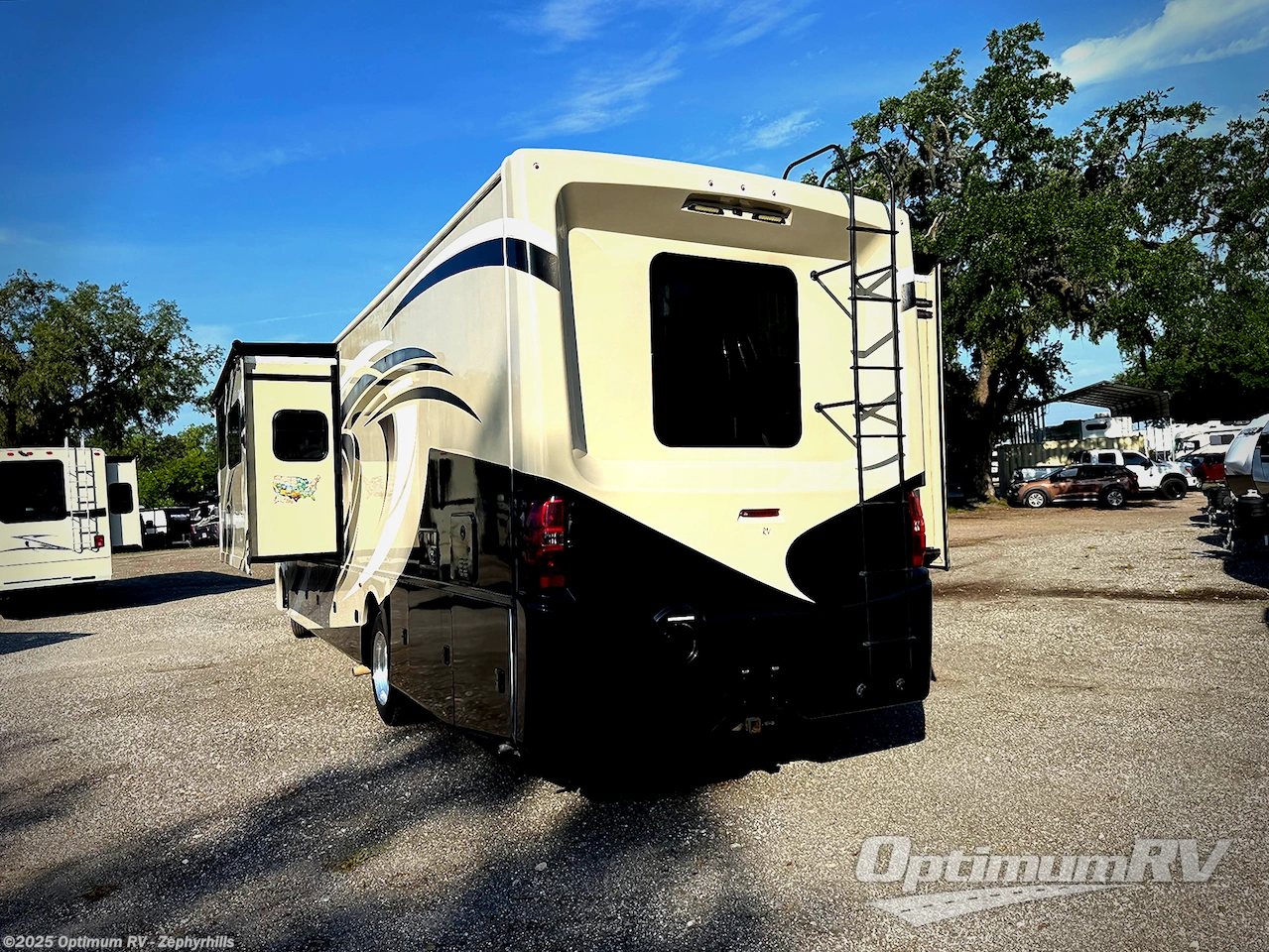 Call now about this 2018 Thor Miramar 35.2! 2018 Thor Miramar 35.2 - Used Class A For Sale by Optimum RV - Zephyrhills in Zephyrhills, Florida features Slideout, Awning