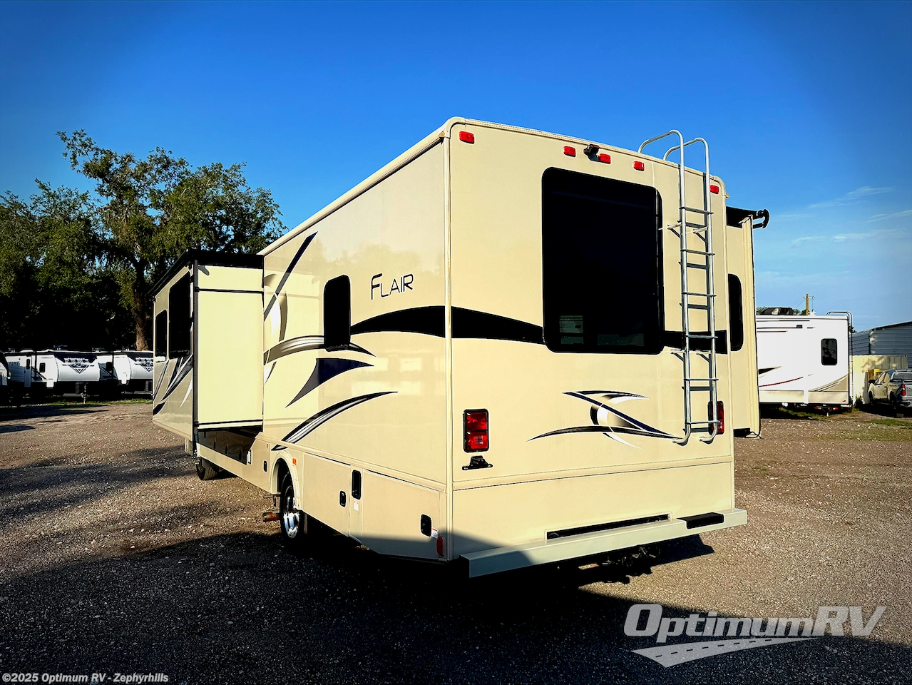 Call now about this 2016 Fleetwood Flair 31B! 2016 Fleetwood Flair 31B - Used Class A For Sale by Optimum RV - Zephyrhills in Zephyrhills, Florida features Slideout