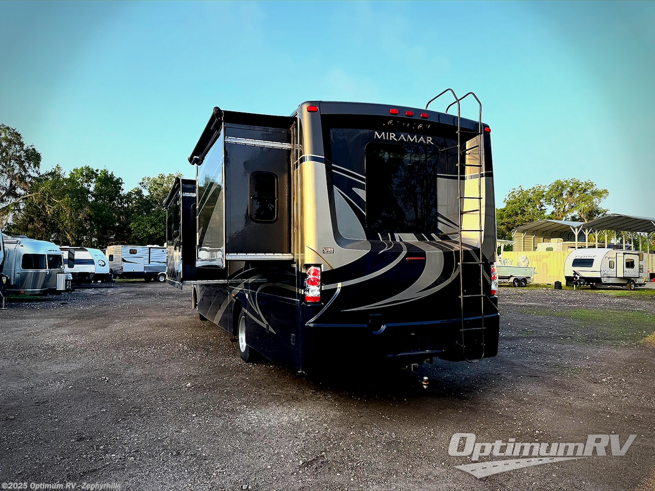 Call now about this 2015 Thor Miramar 33.5! 2015 Thor Miramar 33.5 - Used Class A For Sale by Optimum RV - Zephyrhills in Zephyrhills, Florida features Slideout