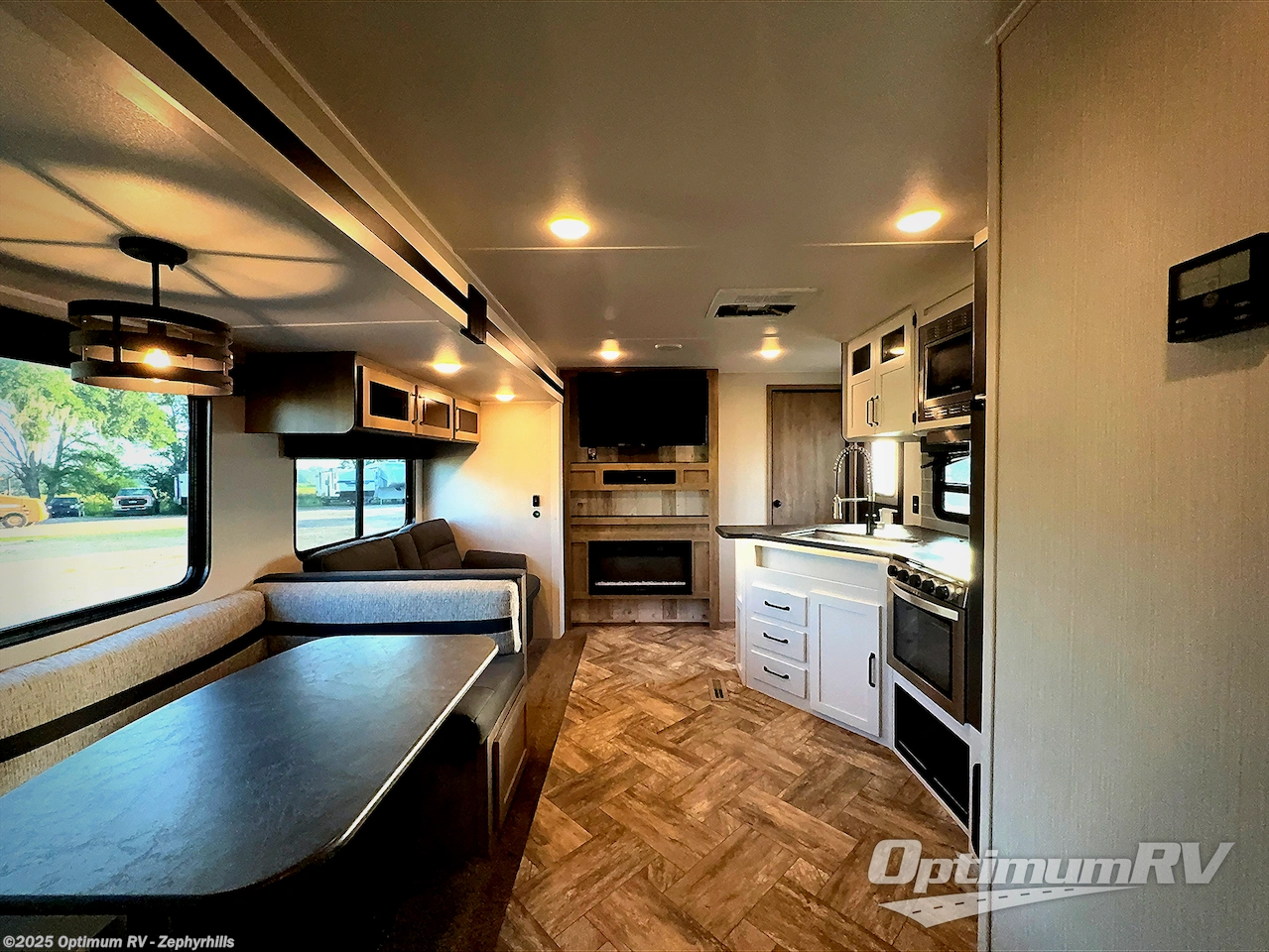 Used 2023 Palomino Puma 32RBFQ available in Zephyrhills, Florida