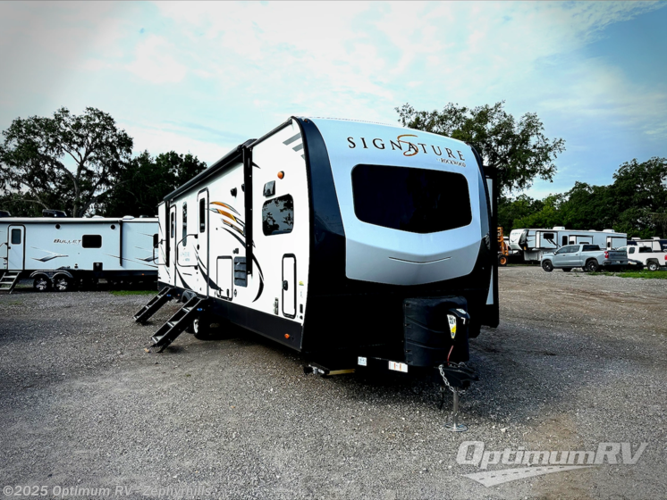 Email now about this 2020 Forest River Rockwood Signature Ultra Lite 8335SB! Used 2020 Forest River Rockwood Signature Ultra Lite 8335SB available in Zephyrhills, Florida