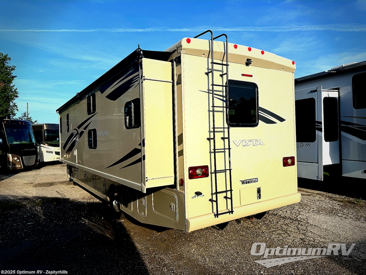 Call now about this 2017 Winnebago Vista 31BE! 2017 Winnebago Vista 31BE - Used Class A For Sale by Optimum RV - Zephyrhills in Zephyrhills, Florida features Slideout, Awning