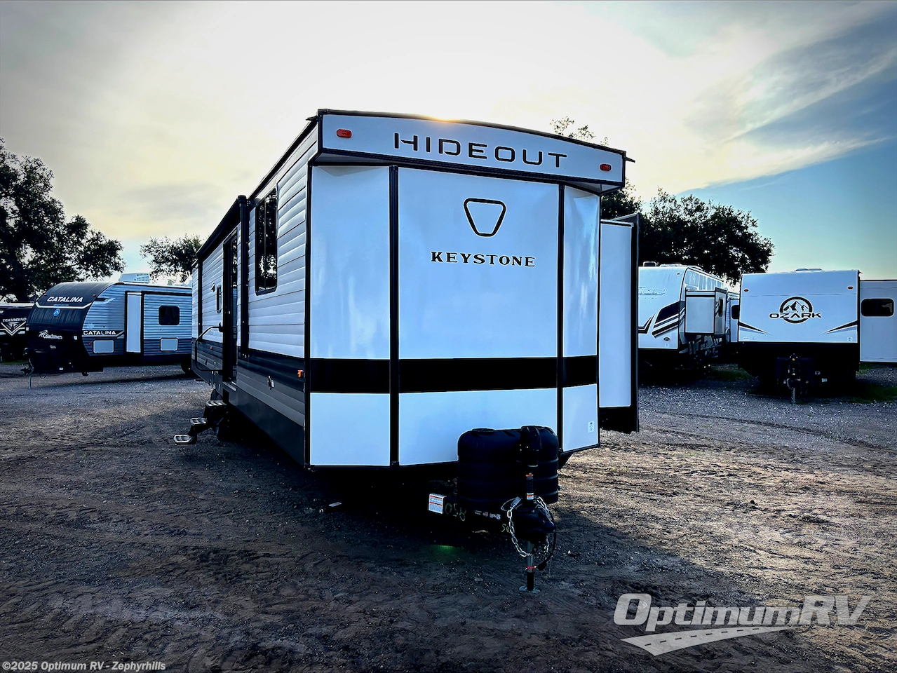 Email now about this 2026 Keystone Hideout 38BHT! New 2026 Keystone Hideout 38BHT available in Zephyrhills, Florida