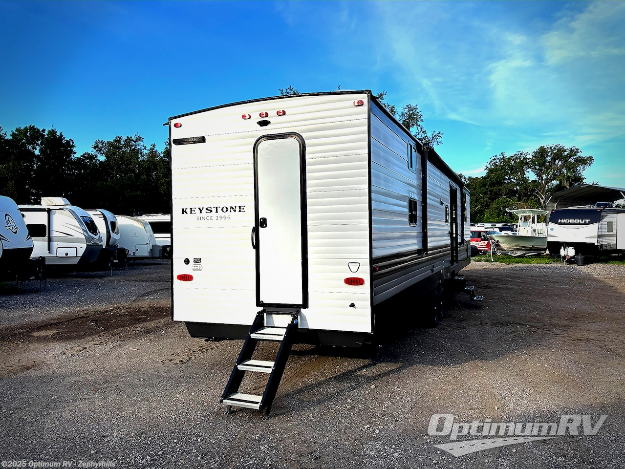 Call now about this 2026 Keystone Hideout 38BHT! 2026 Keystone Hideout 38BHT - New Travel Trailer For Sale by Optimum RV - Zephyrhills in Zephyrhills, Florida