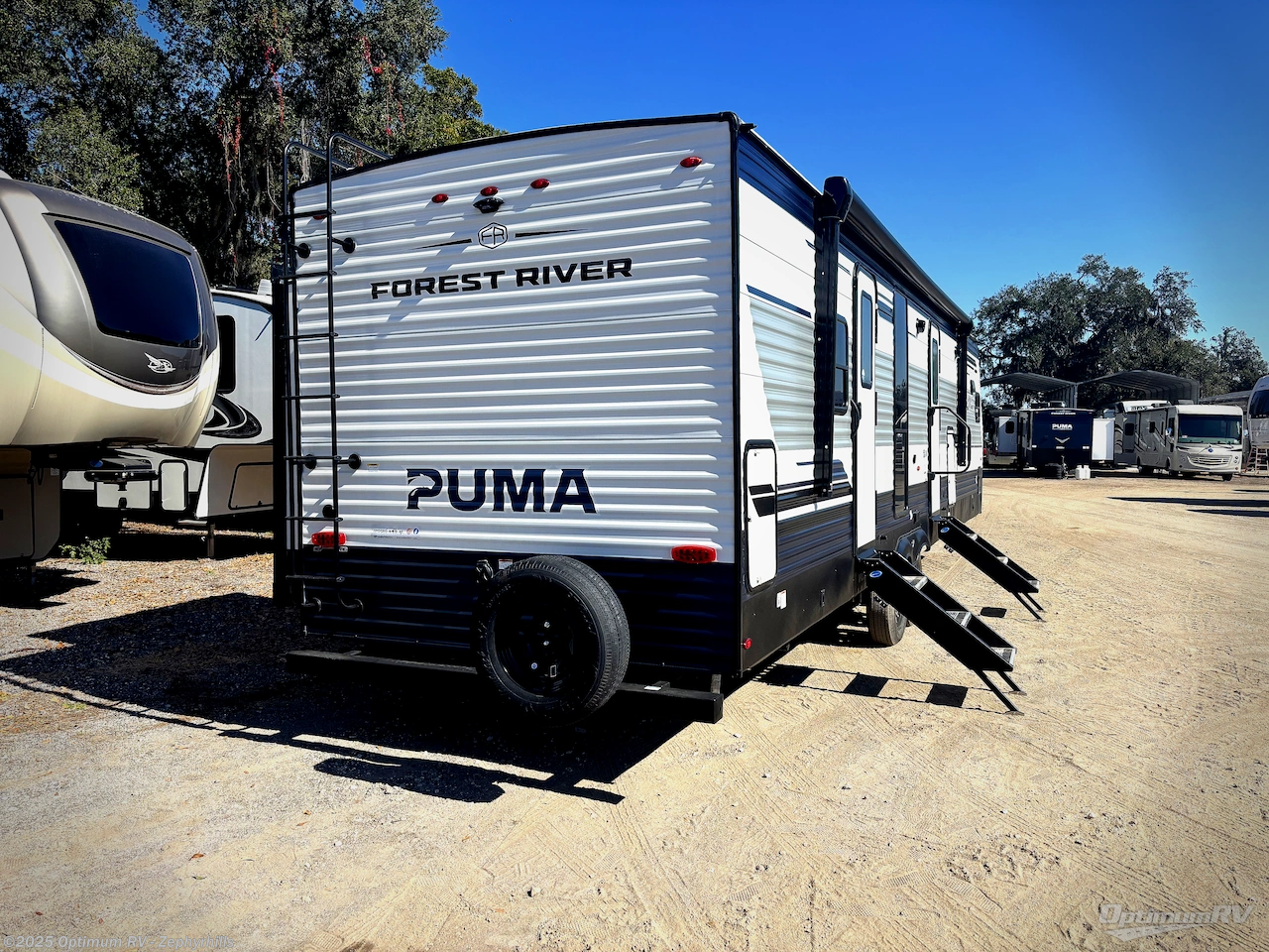 Call now about this 2026 Palomino Puma 31FKRK! 2026 Palomino Puma 31FKRK - New Travel Trailer For Sale by Optimum RV - Zephyrhills in Zephyrhills, Florida
