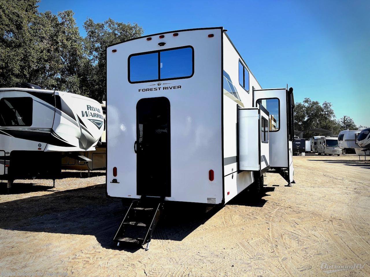 Call now about this 2026 Forest River Sabre 36DBB! 2026 Forest River Sabre 36DBB - New Fifth Wheel For Sale by Optimum RV - Zephyrhills in Zephyrhills, Florida features Awning, Slideout