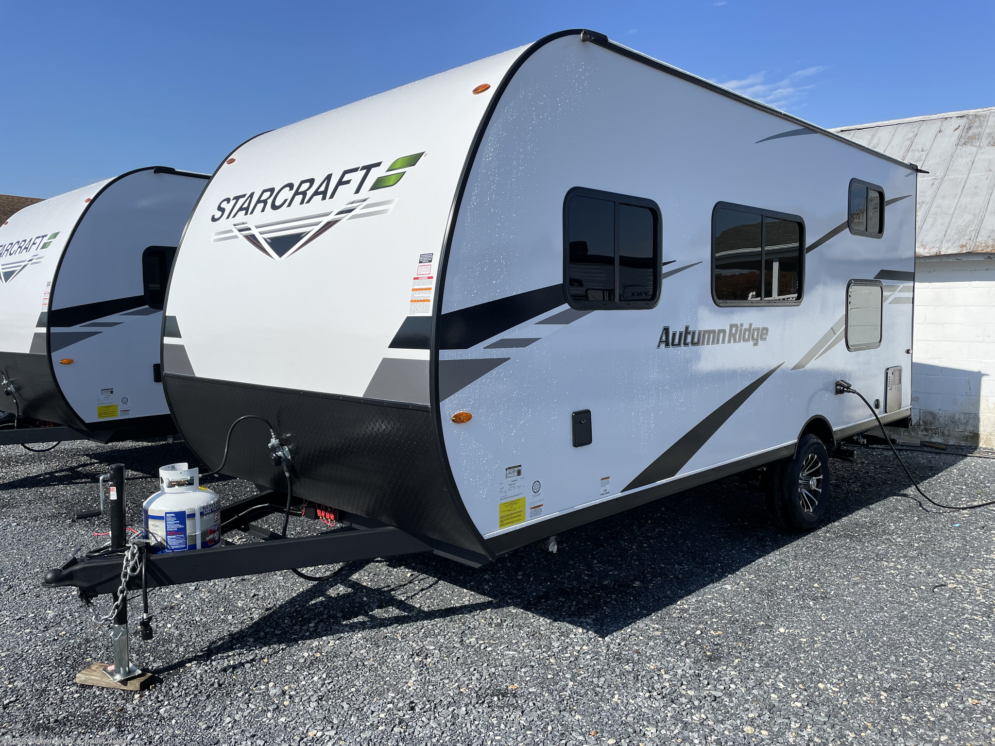 Call now about this 2024 Starcraft Autumn Ridge Single-Axle 19BH **HUGE PRICE REDUCTION**! 2024 Starcraft Autumn Ridge Single-Axle 19BH **HUGE PRICE REDUCTION** - New Travel Trailer For Sale by Alexander RV & Trailer Center in Clayton, Delaware features Bunk Beds, Converter, TV Antenna, Shower, Stabilizer Jacks