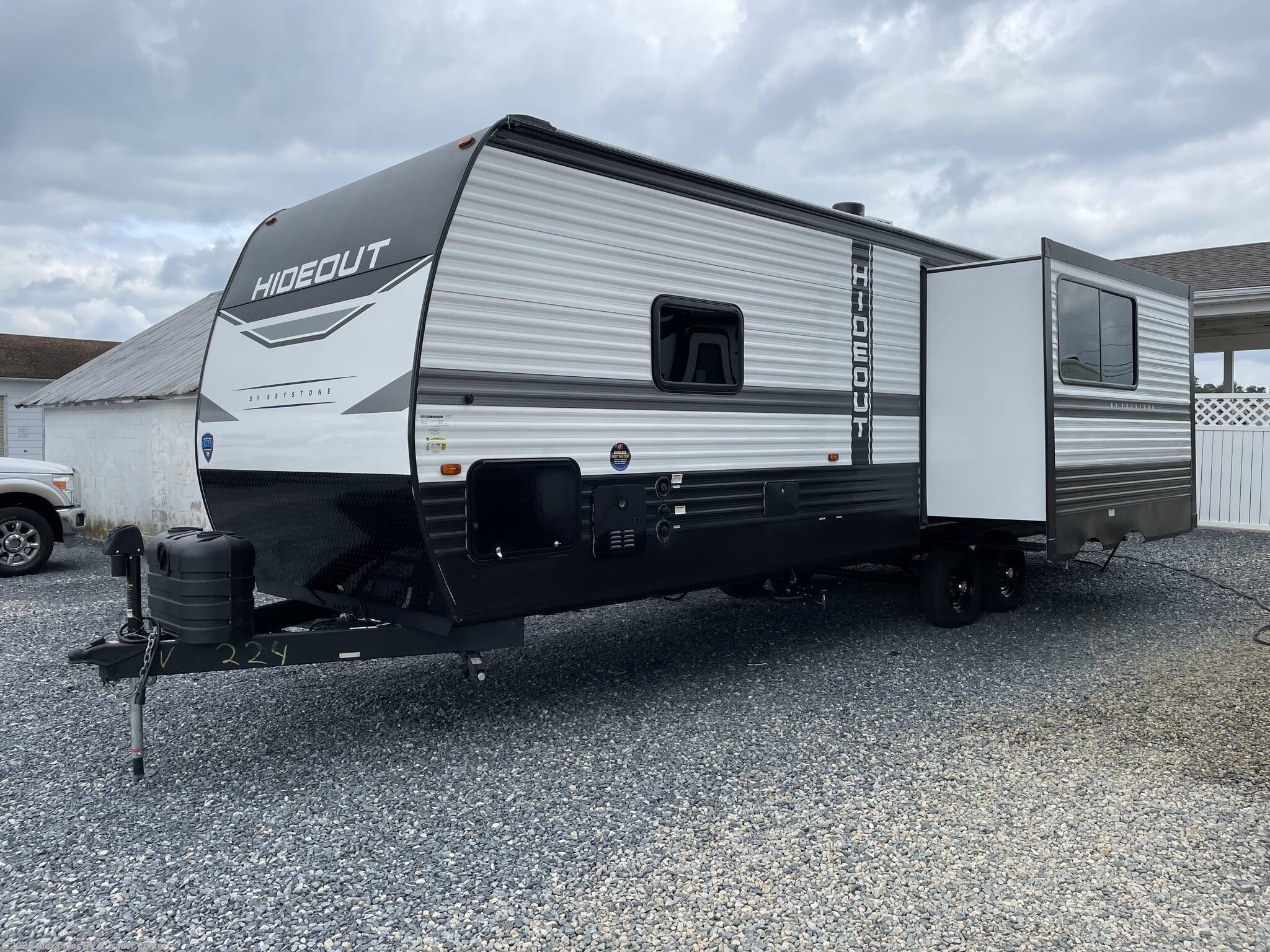 Call now about this 2025 Keystone Hideout 28RKD! 2025 Keystone Hideout 28RKD - New Travel Trailer For Sale by Alexander RV & Trailer Center in Clayton, Delaware features Spare Tire Kit, External Shower, Medicine Cabinet, U-Shaped Dinette, Stove Top Burner
