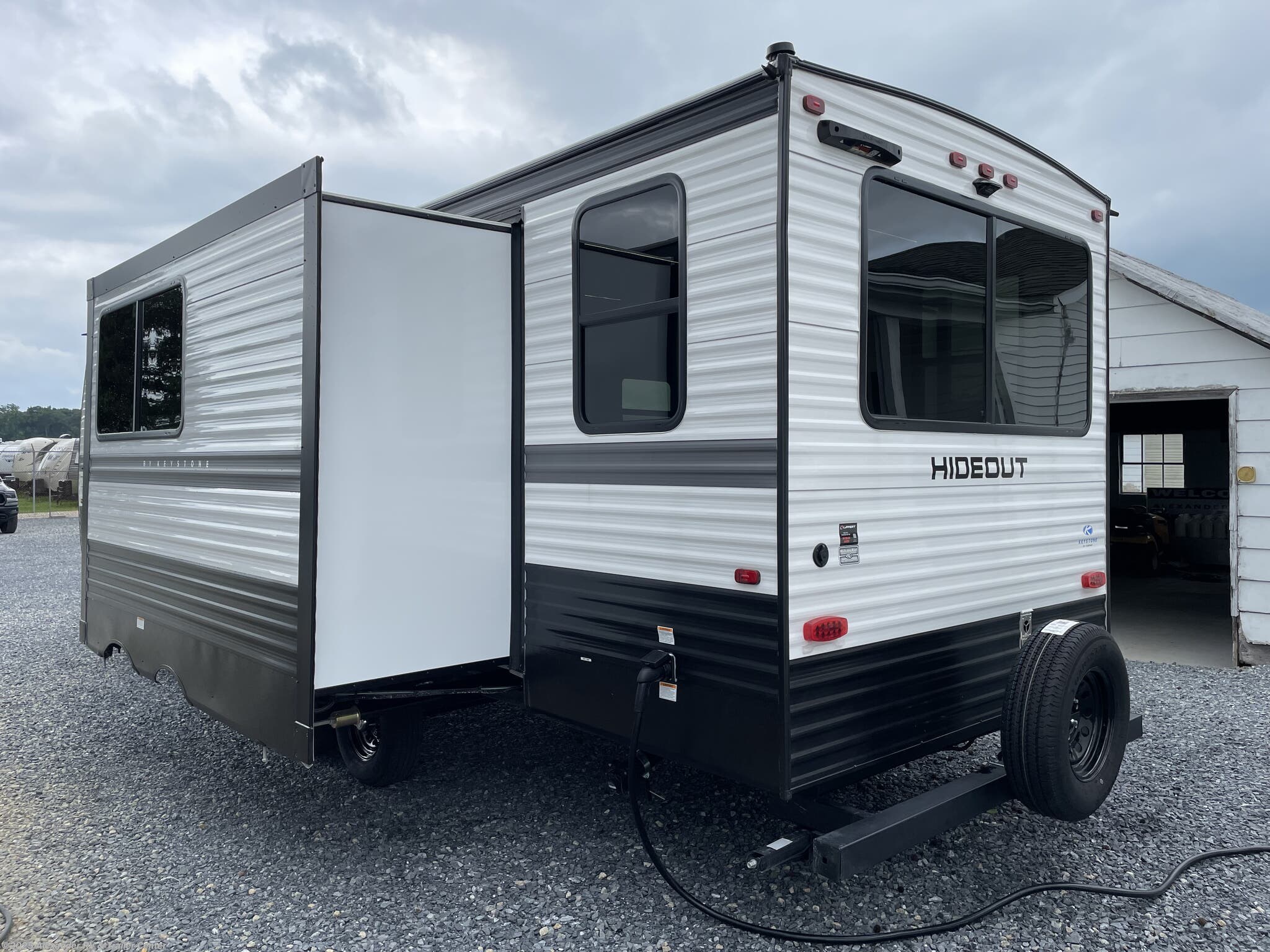 Contact us now about this 2025 Keystone Hideout 28RKD! 2025 Hideout 28RKD by Keystone from Alexander RV & Trailer Center in Clayton, Delaware