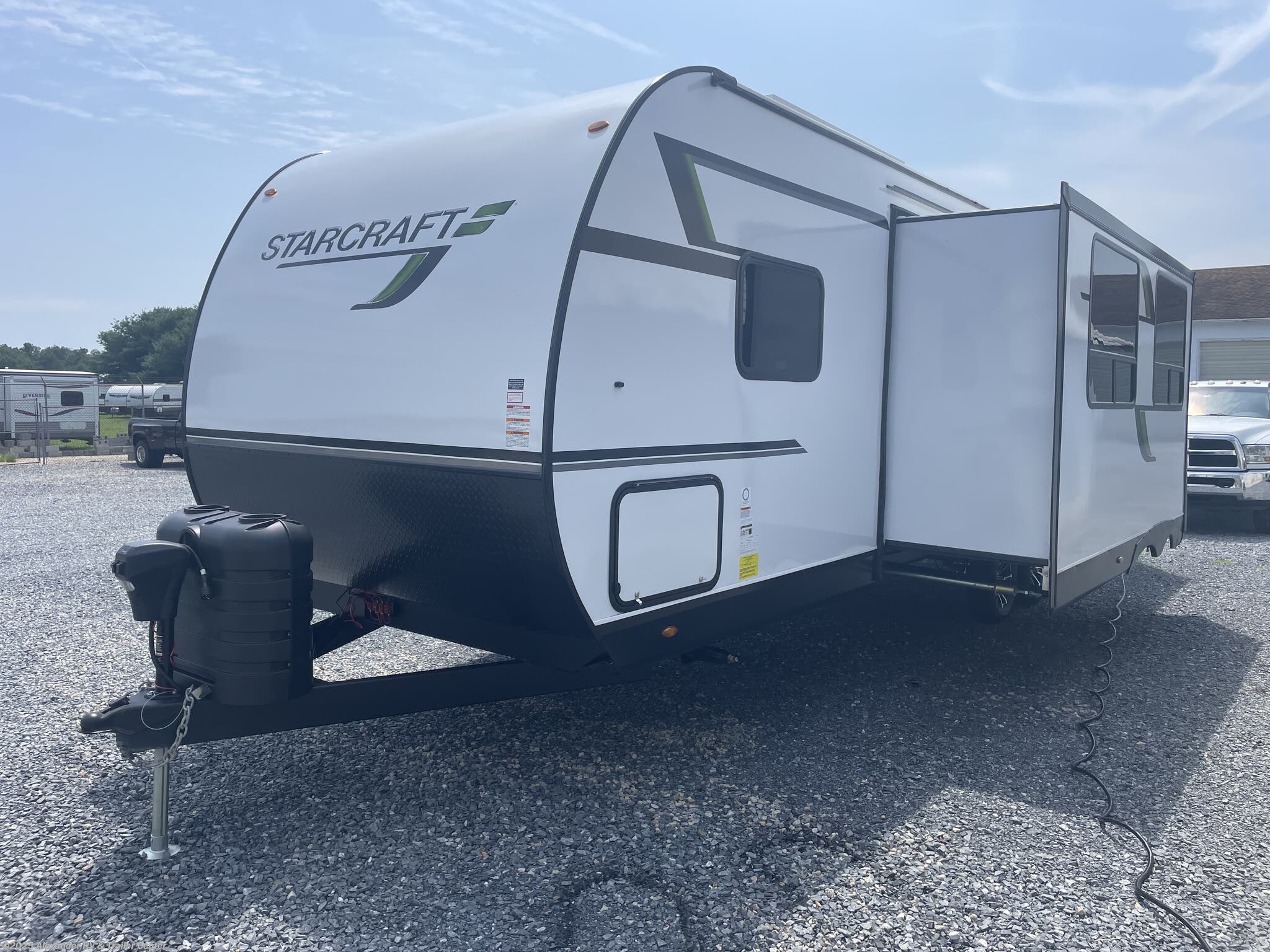 Call now about this 2025 Starcraft Autumn Ridge 28BHS **HUGE PRICE REDUCTION**! 2025 Starcraft Autumn Ridge 28BHS **HUGE PRICE REDUCTION** - New Travel Trailer For Sale by Alexander RV & Trailer Center in Clayton, Delaware features Stove Top Burner, Queen Bed, U-Shaped Dinette, Air Conditioning, Water Heater