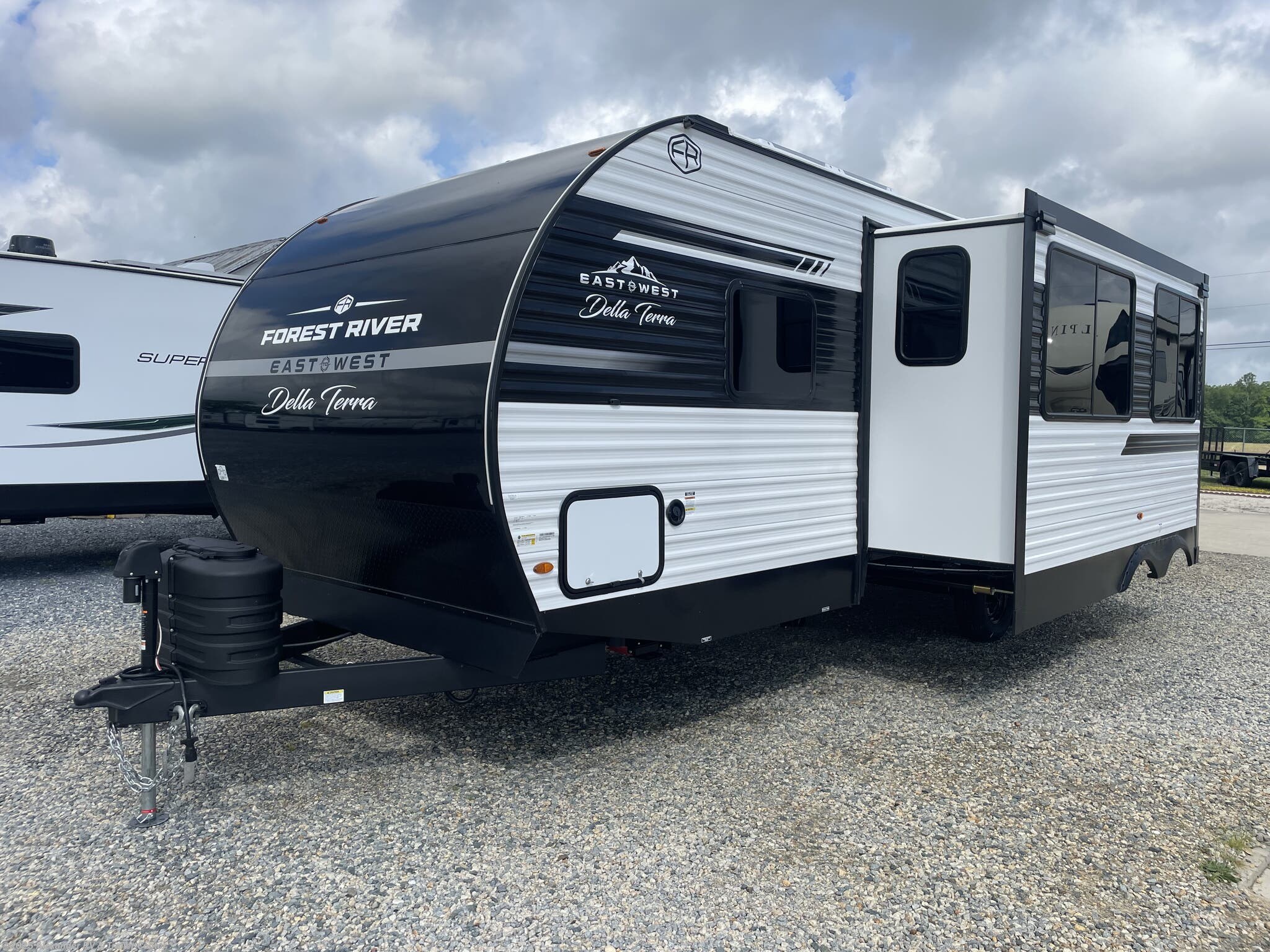 Call now about this 2025 East to West Della Terra 262BH! 2025 East to West Della Terra 262BH - New Travel Trailer For Sale by Alexander RV & Trailer Center in Clayton, Delaware features Fireplace, Oven, Diamond Shield Paint Protection Film, Black Tank Flush, TV Antenna