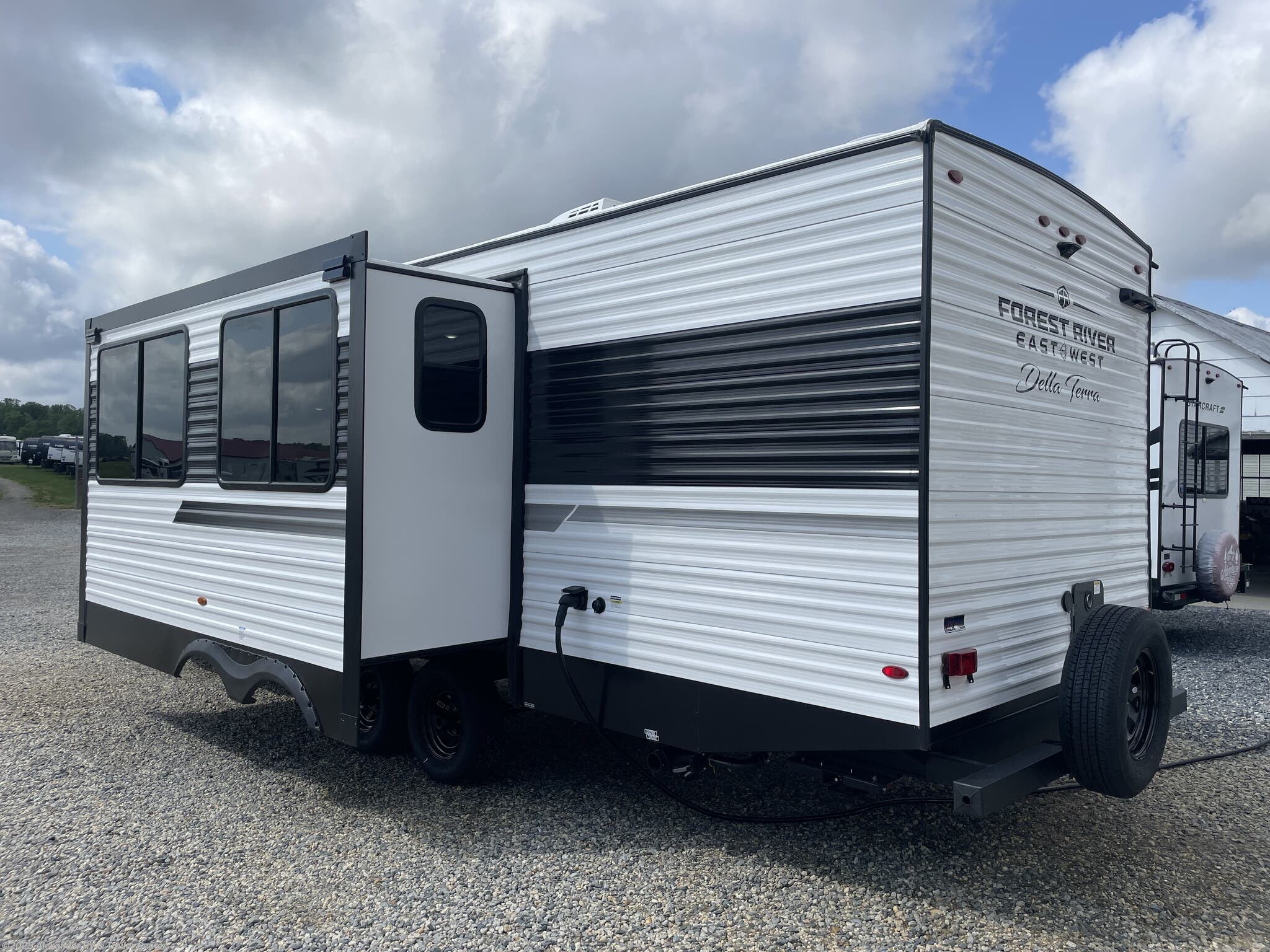 Contact us now about this 2025 East to West Della Terra 262BH! 2025 Della Terra 262BH by East to West from Alexander RV & Trailer Center in Clayton, Delaware
